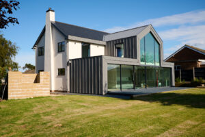 At the core of Norfolk House is a passive house design that enhances energy efficiency and ensures superior indoor comfort. Powered by solar energy, the home reduces its carbon footprint while utilizing renewable resources.